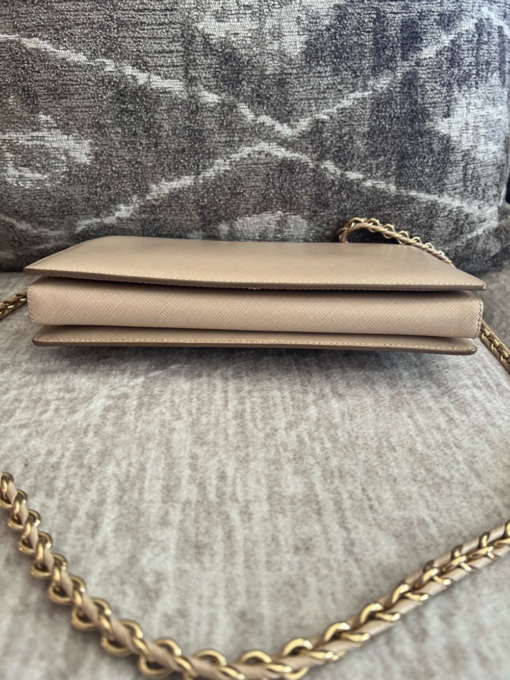 Salvatore Ferragamo Beige Saffiano Leather Vara Bow Chain Bag - Picture 6 of 9